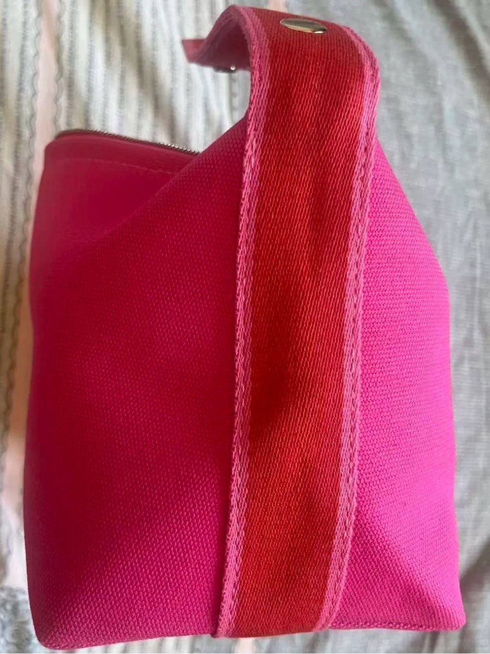 🆕 💄 H makeup bag + strap 👛 - Picture 6 of 9